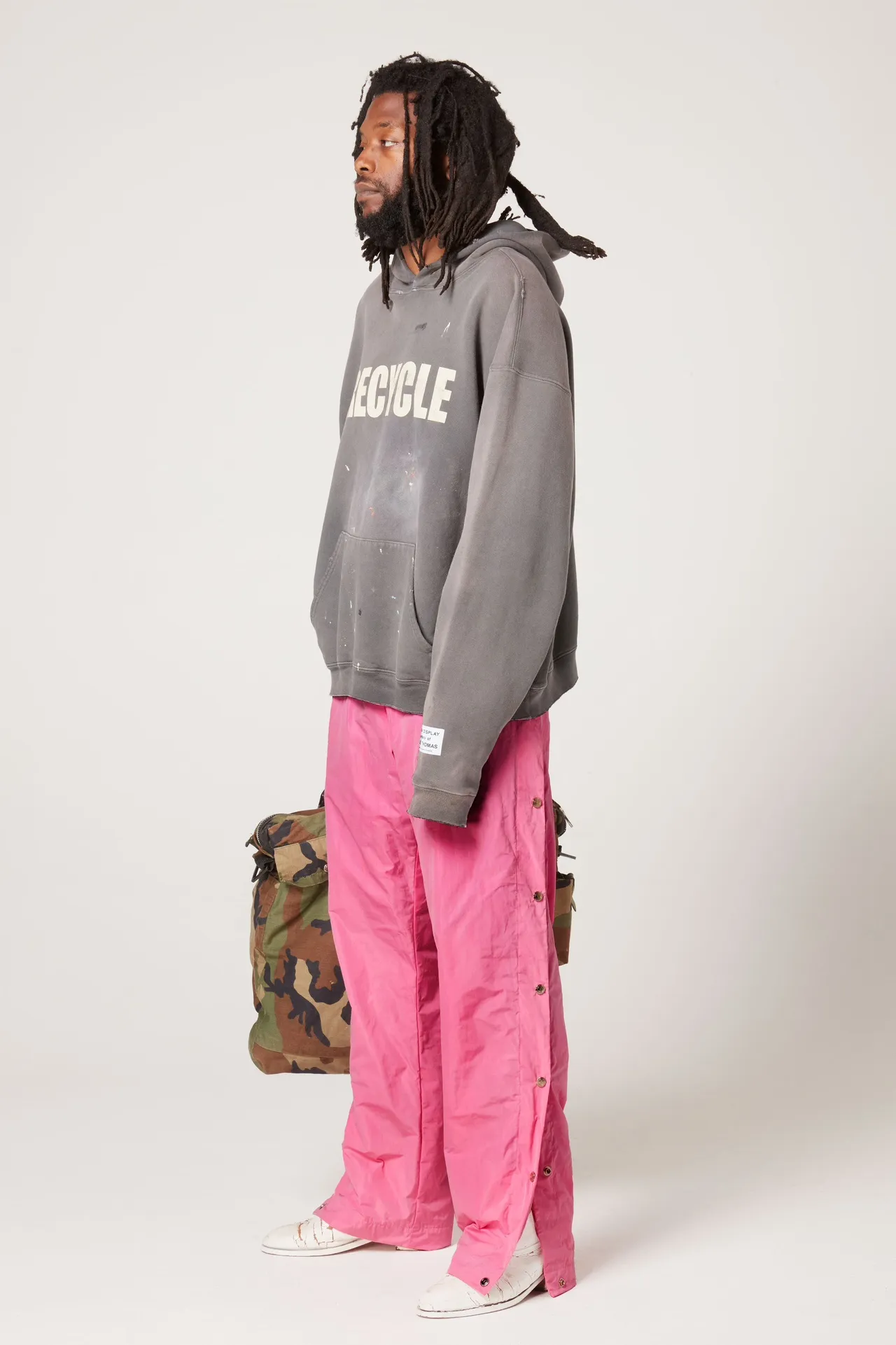 GALLERY DEPT. 90'S RECYCLE HOODIE WASHED BLACK 90'S washed hoodie with distressed eco-friendly slogans. Washed black S-XL. Ready-made garments are washed and dyed again. Multiple spots throughout the body are spray-faded. The ribs are cut and worn.